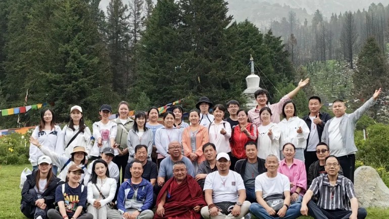 奇正集團(tuán)達(dá)爾宗圣湖祈?；顒? class=